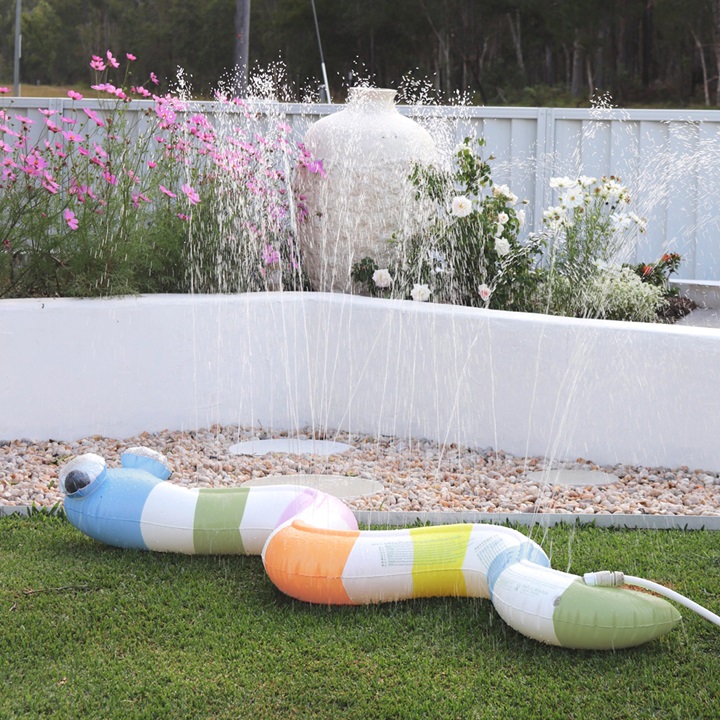 Inflable Sprinkler tira agua - Serpiente Sunnylife