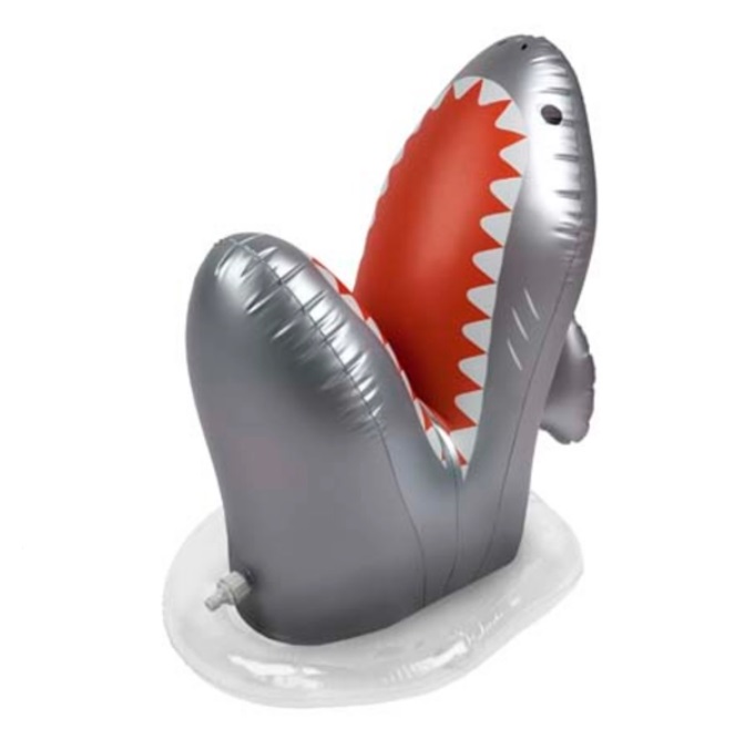 Inflable Sprinkler  tira agua - Shark Sunnylife